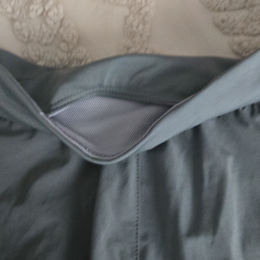 NWOT Nike Gray Athletic Shorts Moisture-Wicking Performance - Picture 5 of 5